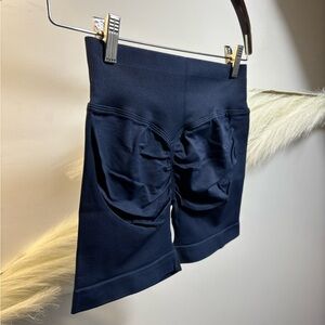 (#66)Navy Scrunch-Back Active Shorts